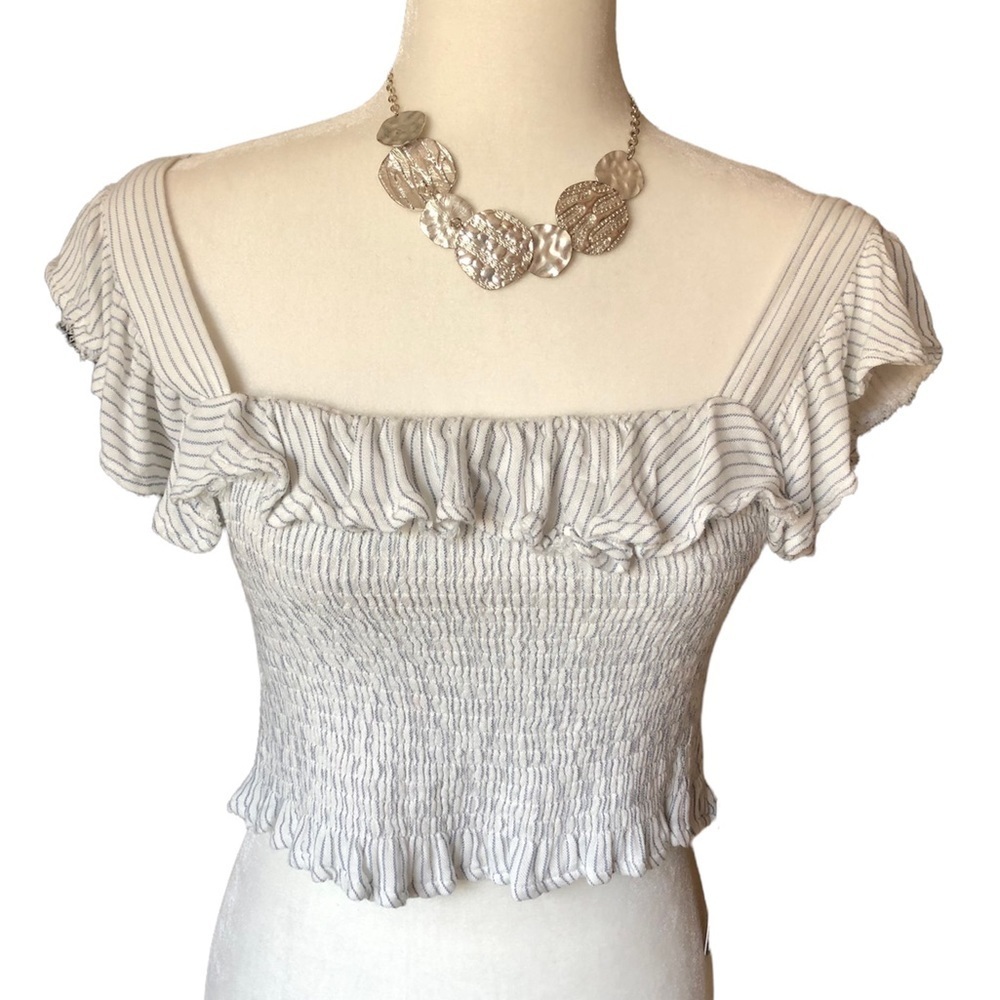 🌻 4/$25. Vintage Havana Ruffle Trim Top